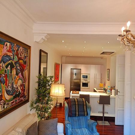 Small Stylish Room With Comfortable Queen-Size Bed In Very Large, Beautifully Decorated Shared Flat In The Historic Centre Of Малага Экстерьер фото